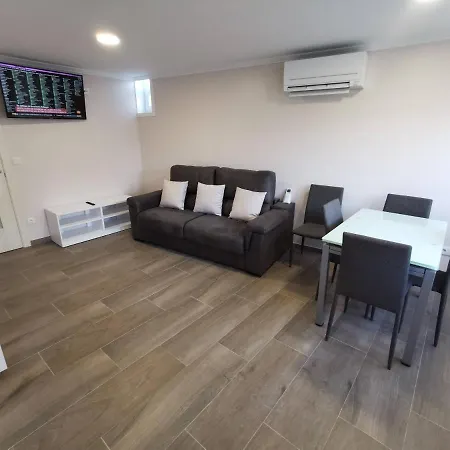 アパート Alfareiro マルピカ